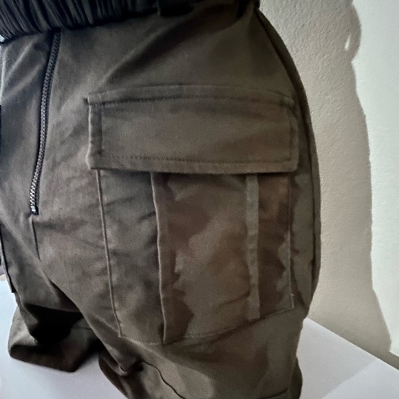 Bardot buckle short play suit in army green. Size 6 ladies - Picture 4 of 7